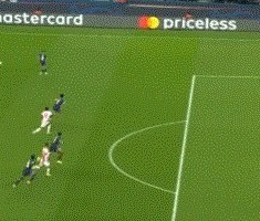 【欧冠】姆巴佩头筹+失点 梅西2球翻盘 巴黎3比2胜