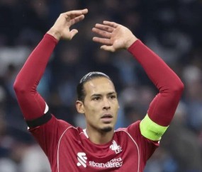 betvictor伟德-真敢问！记者问斯洛特：阿隆索何时上任 范戴克回怼：太不尊重人了