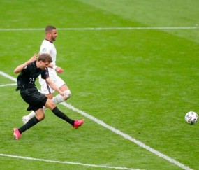 betvictor伟德官网-欧洲杯15场0球，穆勒单刀不进踢飞德国队最后希望